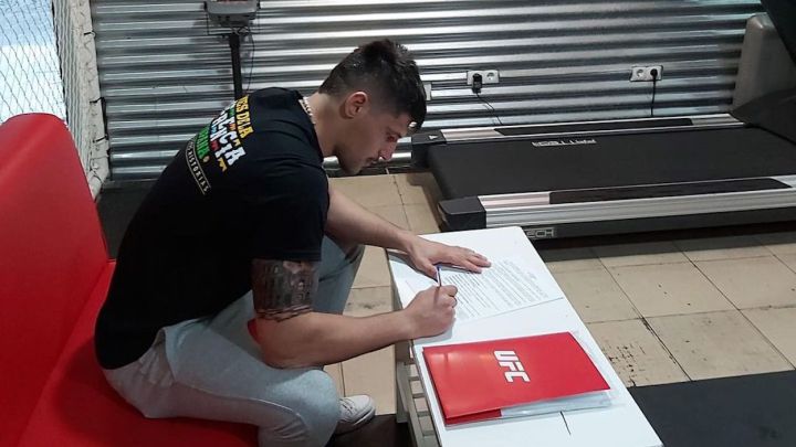Joel Álvarez renueva con UFC.