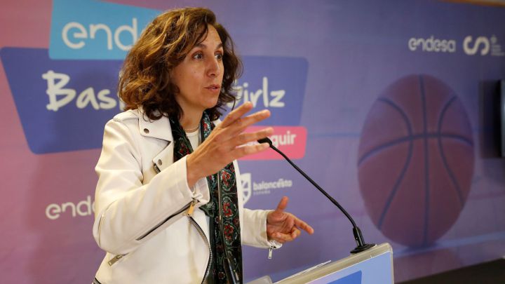 La secretaria de Estado para el Deporte, Irene Lozano interviene en la presentación del proyecto 'BasketGirlz'.