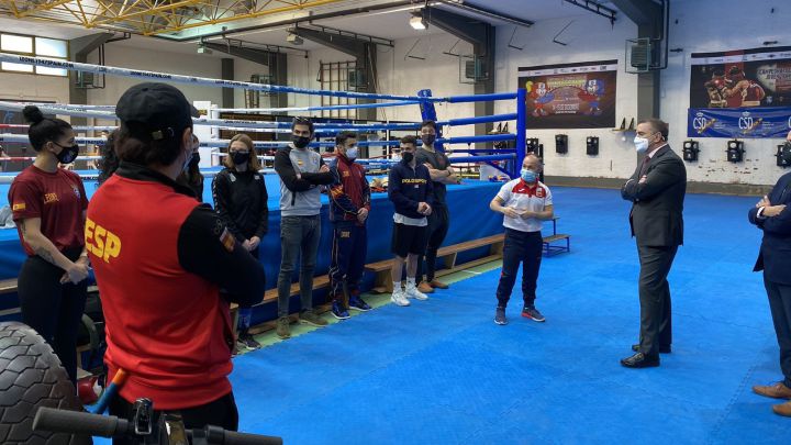 José Manuel Franco, con los boxeadores españoles.