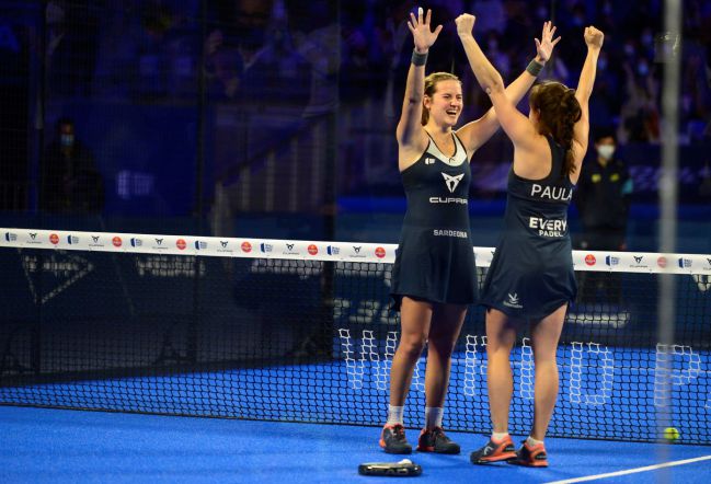 Ariana y Paula tras ganar en Madrid.