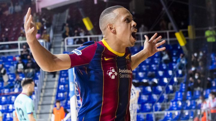 El Barça frena al líder Levante y el Movistar cae en Navarra