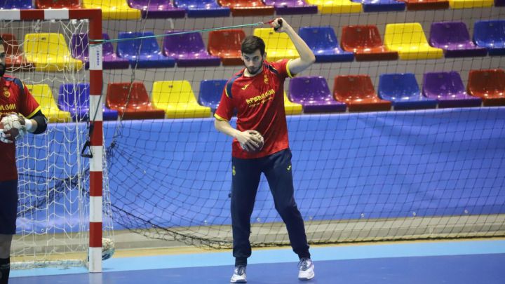 Miguel Martínez. entrenándose con España.