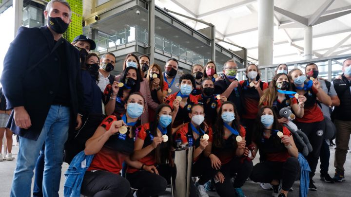 Málaga recibe a lo grande a las campeonas de Europa, Rincón Fertilidad