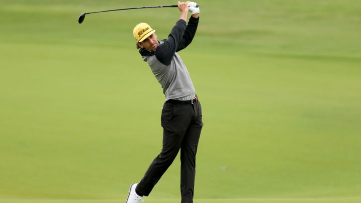 Rafa Cabrera Bello golpea la bola durante la primera jornada del AT&T Byron Nelson en el TPC Craig Ranch de McKinney, Texas.
