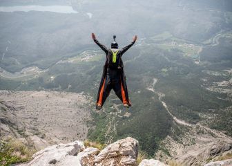 Salto BASE desde la cima del Monte Brento