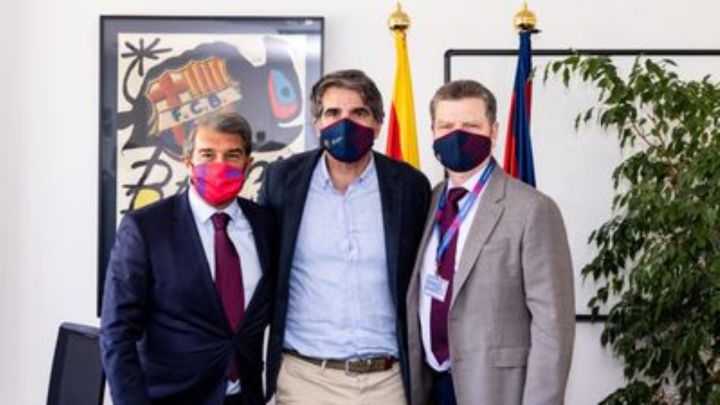 Ortega, en el centro, hará su presentación pública en la Supercopa.