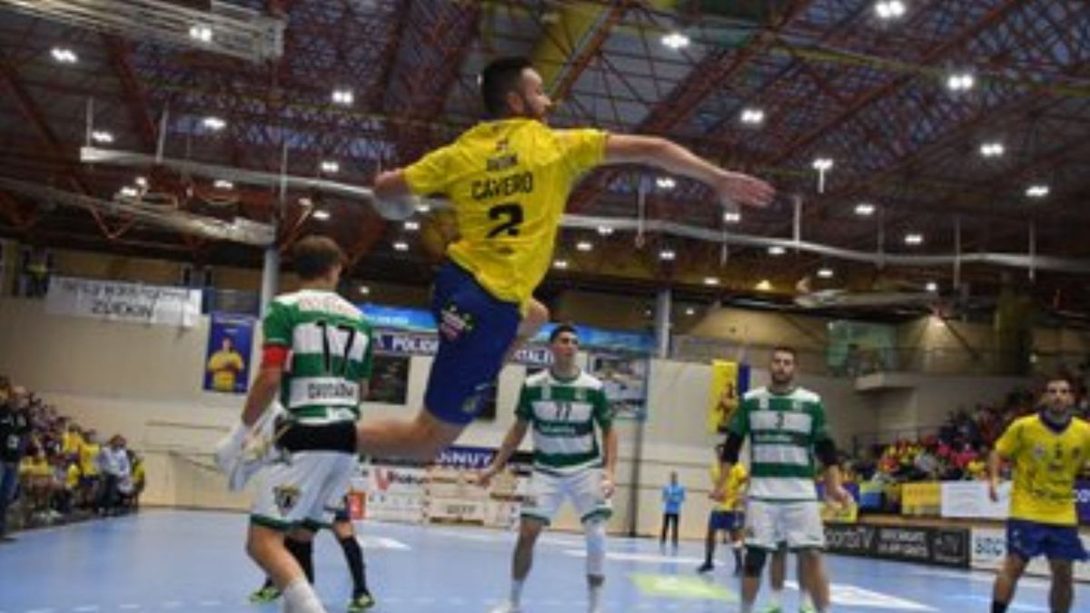 BALONMANO LIGA SACYR ASOBAL Cavero tiró del Bidasoa para ganar a un