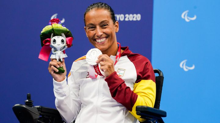 Teresa Perales, con su medalla de plata de Tokio.