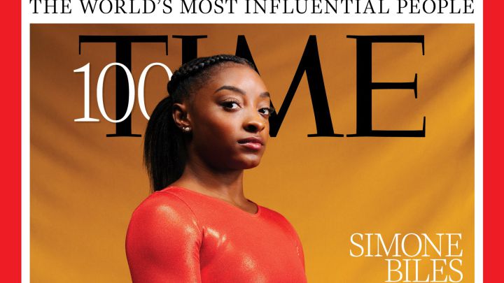 La gimnasta estadounidense Simone Biles, en la portada de la revista Time tras ser incluida entre la lista de 100 personas más influyentes del año 2021.