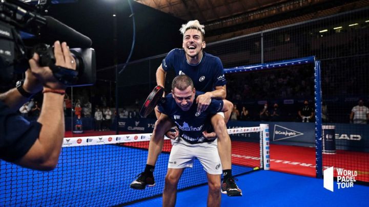 Paquito Navarro y Martín Di Nenno celebran su victoria en la final del Masters de Barcelona del World Pádel Tour.