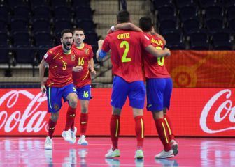 España brilla, resiste y saca el billete a cuartos en Lituania