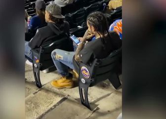 'Pillada' antológica con el Tinder a este aficionado en el béisbol: ay cuando vea que le grabaron