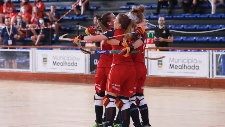 España arranca la defensa del título con triunfo ante Italia