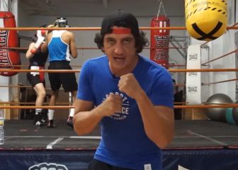 Paso atrás y uppercut
