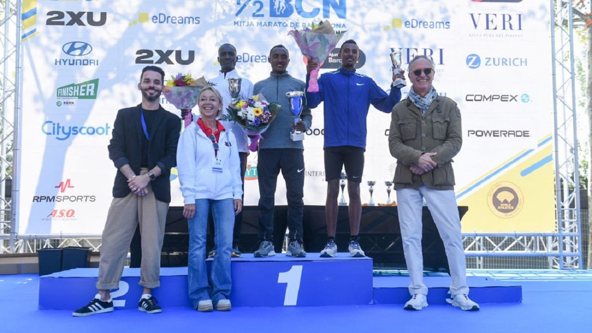 Teklu vence en Barcelona con récord de la prueba: 59:39