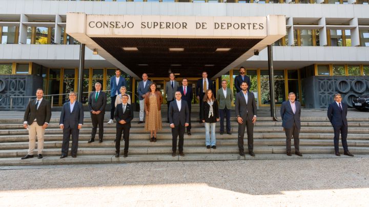 Imagen de los miembros del Consejo Asesor del Deporte Español de ADESP tras su reunión con José Manuel Franco en el Consejo Superior de Deportes.