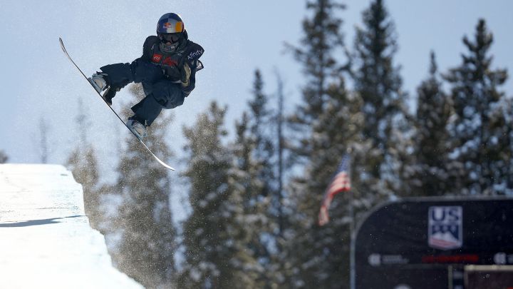 La rider española Queralt Castellet compite en la final de halfpipe del Toyota U.S. Grand Prix en el Copper Mountain Resort de Copper Mountain, Colorado.