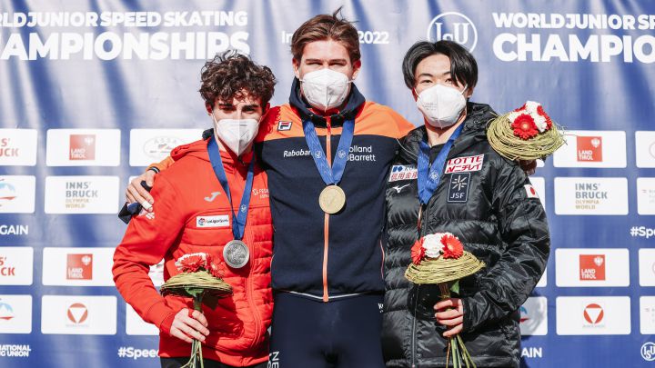 Podio de la prueba de 500 metros en el Campeonado del Mundo Junior de patinaje de velocidad 2022.
