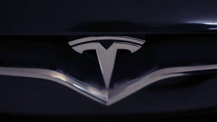Tesla quiere hacer más inteligente aparcar con Smart Parking