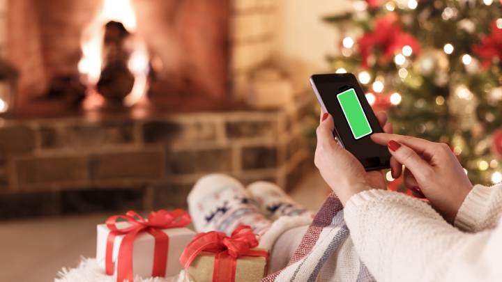 Trucos para tener más batería en el móvil en Nochebuena y Navidad