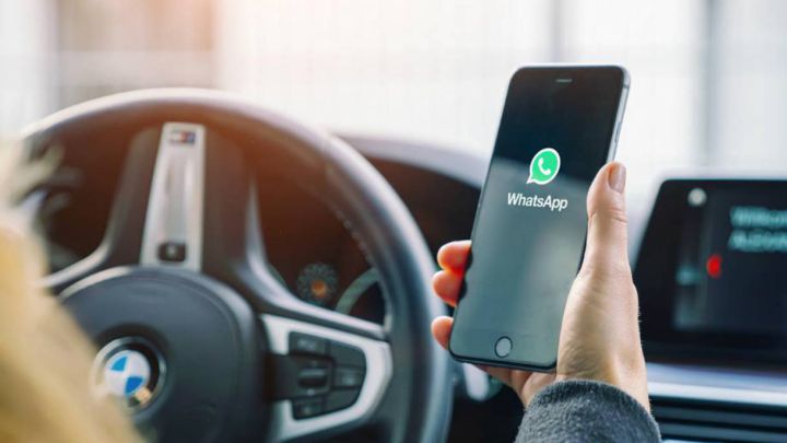 Perderás la mitad de los puntos del carnet si usas WhatsApp conduciendo