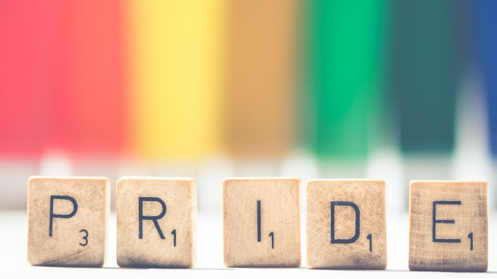 Las redes sociales no protegen al colectivo LGBTQIA+, la mayoría suspenden
