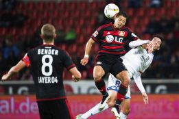 Chicharito saca a 'Los Aspirinas' de la crisis en la Bundesliga