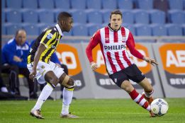 Con Moreno y Guardado, el PSV venció al Vitesse