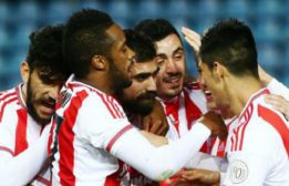 Alan Pulido jugó tres minutos en victoria del Olympiakos