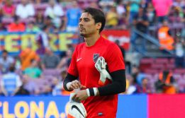 El técnico del Burdeos no quiso a Memo Ochoa