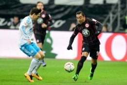 Marco Fabián y el Eintracht firmaron un empate soso