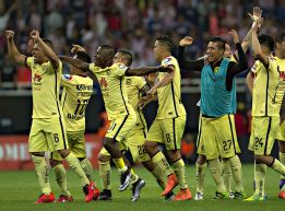 Omar Bravo acusó a Darwin de burlarse en festejo americanista