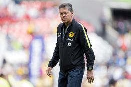 Ricardo Peláez niega agresión de Omar Bravo en el Clasíco