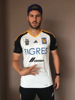 Causa furor en tiendas venta del nuevo jersey de Tigres