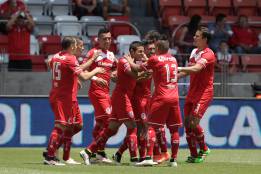 Vega refresca a los Diablos y aniquila a los Tiburones