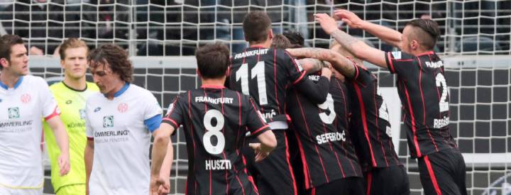 Marco Fabián volvió a la titularidad y el Eintracht triunfó