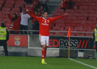 Raúl Jiménez manda al Benfica a la final de Copa