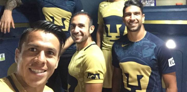Marcelo Alatorre mostró la nueva camiseta de Pumas