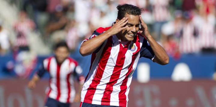 Omar Bravo dejaría Chivas para recalar en la NASL