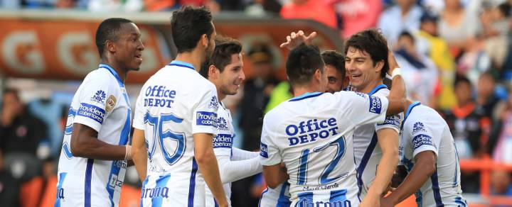 Stefan Medina le da triunfo al Pachuca, que es líder en México