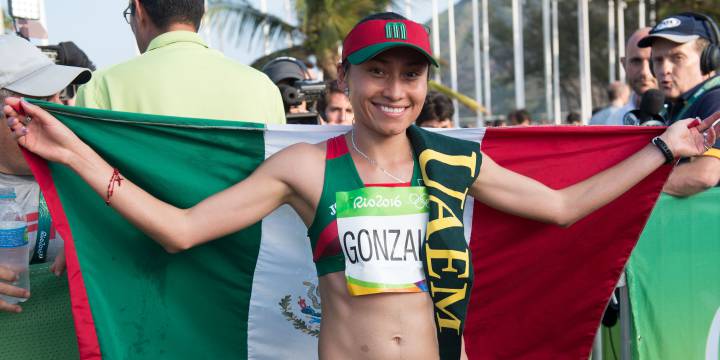 Lupita González cambió al SAT por la gloria olímpica