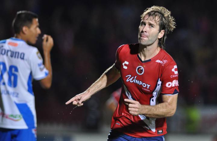 Anibal Zurdo, delantero mexicano, jugará en la India