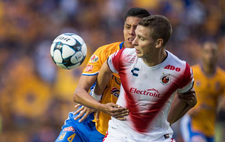 Tigres deja escapar la victoria en casa, aunque mantiene el invicto