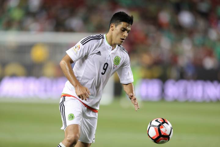 Raúl Jiménez encendió las alarmas en el Tri