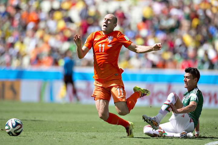 Arjen Robben insiste en que sí era penal ante México