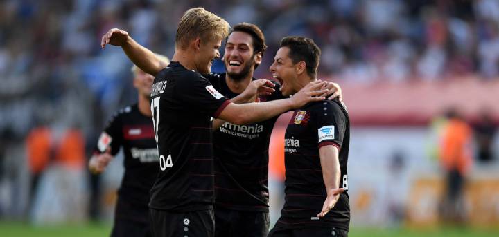 Chicharito regresó de su lesión, dio asistencia y el Leverkusen ganó por 3-1