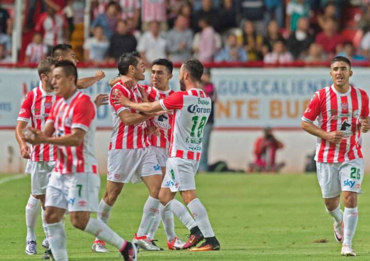 Necaxa sale del fondo de la Porcentual al vencer a Santos