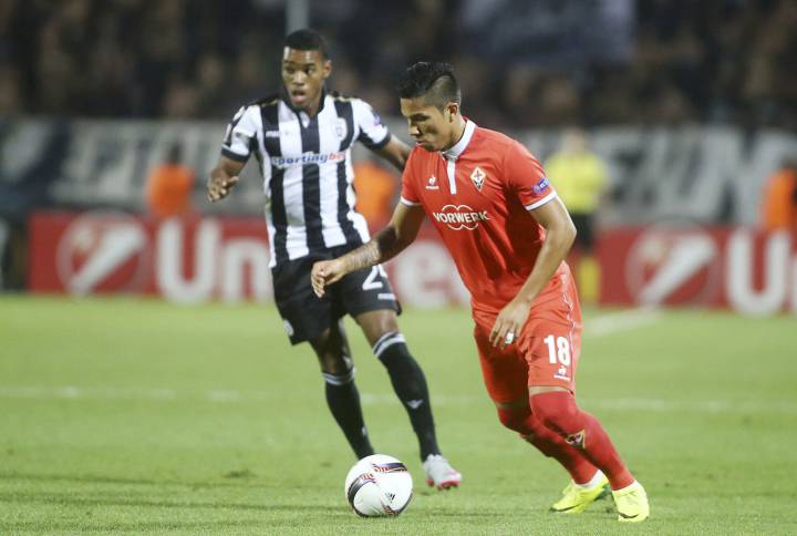 Carlos Salcedo debuta con la Fiorentina en Europa League