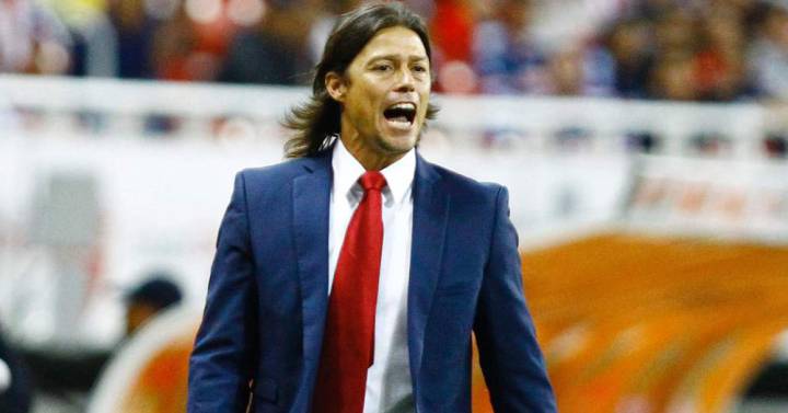 Cumple Almeyda un año con Chivas