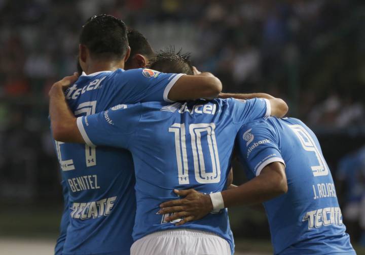 Cruz Azul respira tras golear a Jaguares en la selva